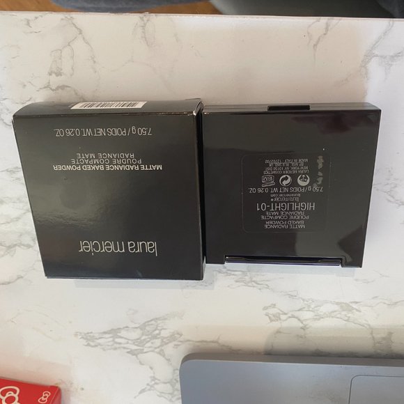 Laura Mercier Matte Radiance Powder Highlighter - Picture 3 of 5